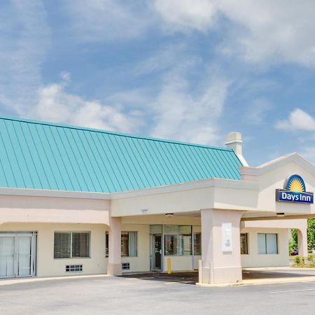 Days Inn By Wyndham Chester Exteriér fotografie