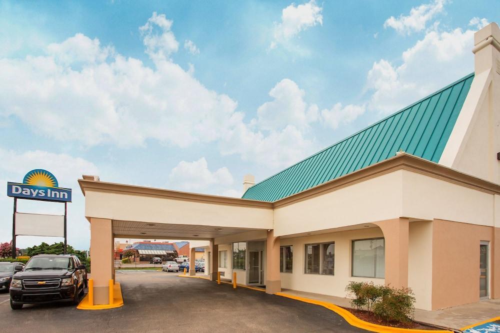 Days Inn By Wyndham Chester Exteriér fotografie