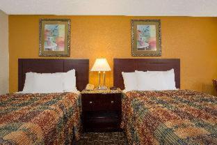 Days Inn By Wyndham Chester Pokoj fotografie