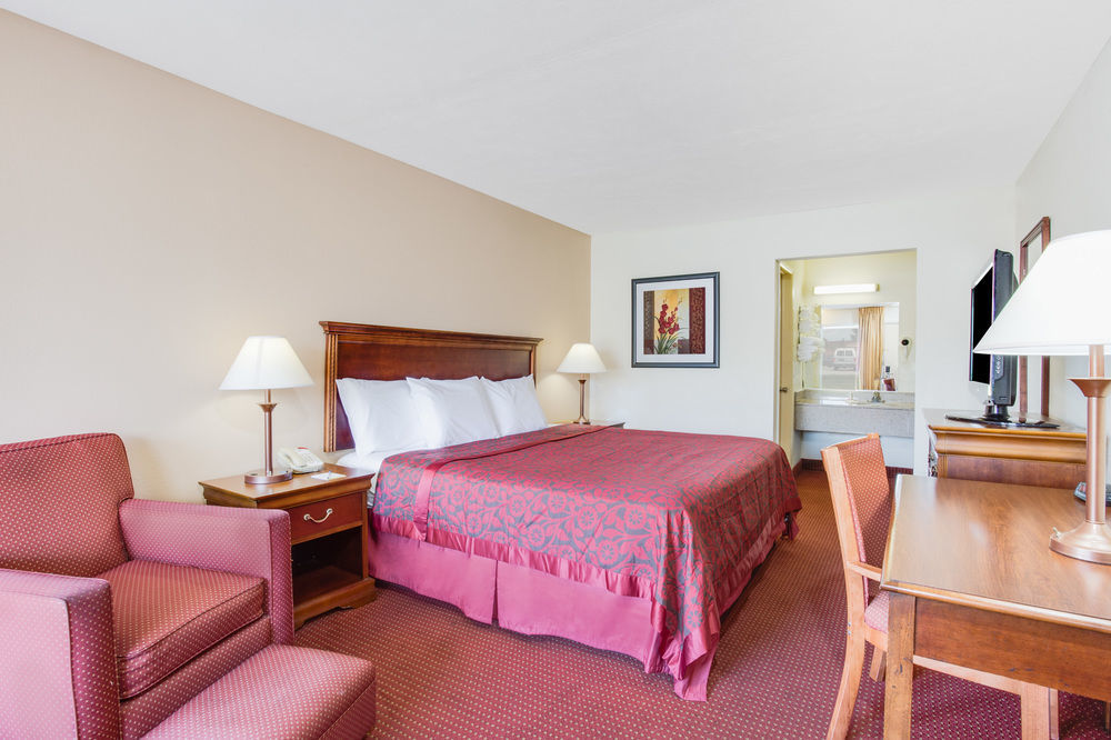 Days Inn By Wyndham Chester Exteriér fotografie
