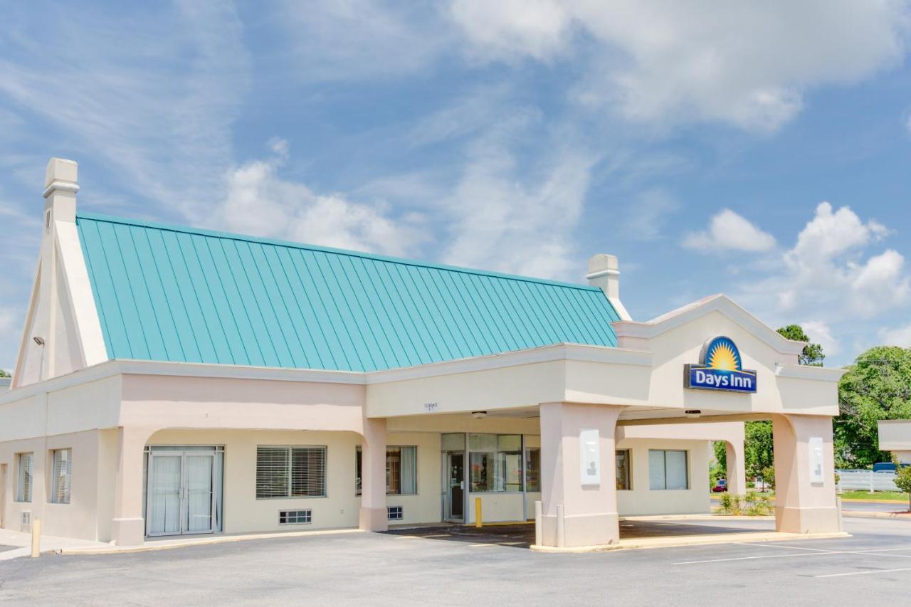 Days Inn By Wyndham Chester Exteriér fotografie